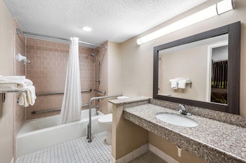 Room, 1 King Bed, Accessible, Non Smoking (Mobility, Bathtub w/Grab Bars)
