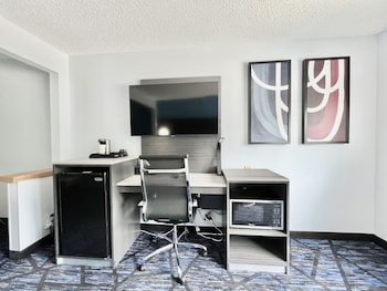 Suite, 1 King Bed, Non Smoking