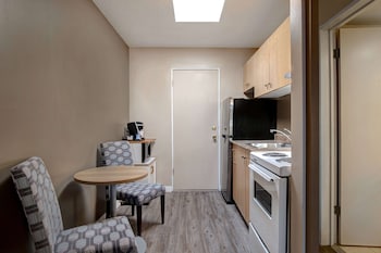 Limited View, 2 Queen Beds Non-Smoking Suite