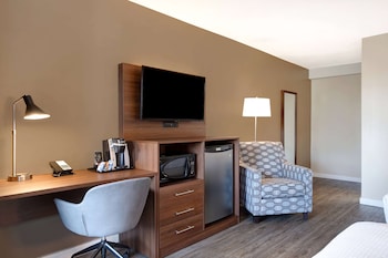 Limited View, 2 Queen Beds, Non-Smoking Room