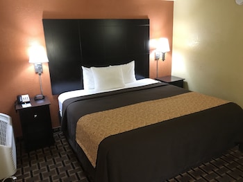 Room, 1 King Bed, Accessible, Non Smoking (Mobility)