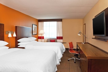 Room, 2 Queen Beds, Poolside