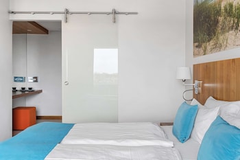 Junior Suite, 1 King Bed, Non Smoking (Separate Living Room)