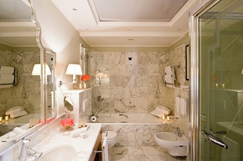 Deluxe Double or Twin Room, Canal View