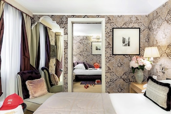 Family Room, Connecting Rooms