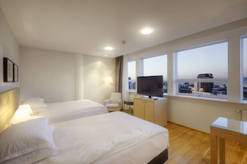 Twin Room with Mountain View