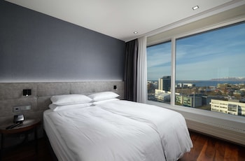 King Executive Room with Mountain View