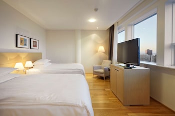 Twin Executive Room with Mountain View