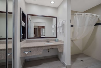 Standard Room, 1 King Bed, Accessible, Non Smoking