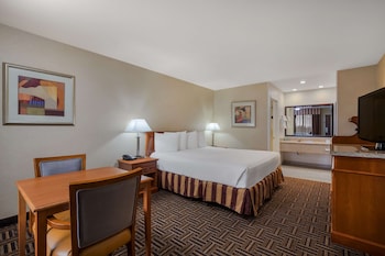 Deluxe Room, 1 King Bed, Non Smoking, Refrigerator & Microwave