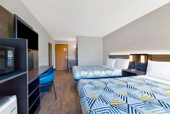 Deluxe Room, 2 Double Beds, Non Smoking, Refrigerator & Microwave