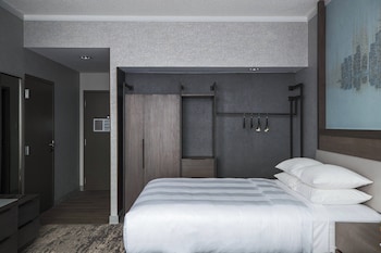 Room, 1 King Bed, Hearing Accessible