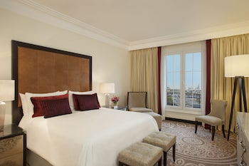Suite, 1 King Bed (E-Lounge)