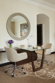 Studio Suite (Mansion View)