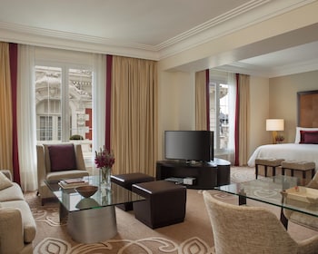 Studio Suite (Mansion View)