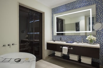 Room, 2 Twin Beds, City View