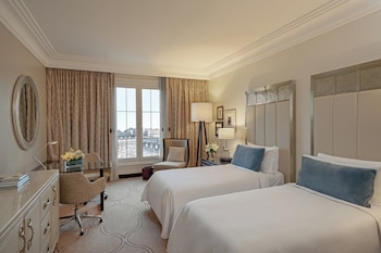 Room, 2 Twin Beds, City View