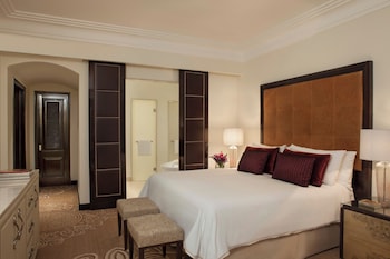 Suite, 1 King Bed (E-Lounge)