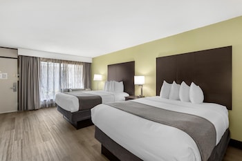 Standard Room, 2 Queen Beds, Non Smoking, Refrigerator & Microwave (1st Floor)