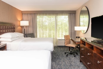 Room, 2 Queen Beds (Mobility Accessible, Roll-In Shower)