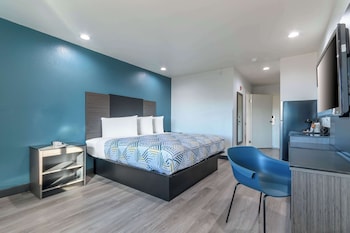 Standard Room, 1 King Bed, Accessible, Non Smoking