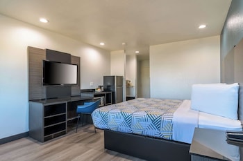 Standard Room, 1 King Bed, Non Smoking, Refrigerator & Microwave