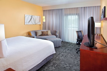Room, 1 King Bed with Sofa bed (Mobility Accessible, Tub)