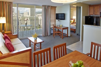 Suite, 1 Bedroom, Partial Ocean View (1 Queen Bed)