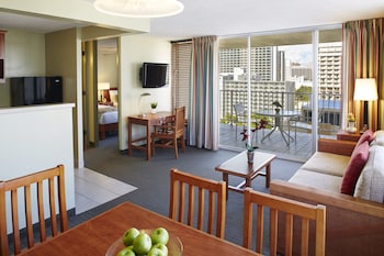 Suite, 1 Bedroom, Partial Ocean View (1 Queen Bed)