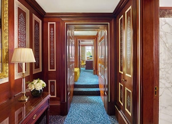 Suite (St James)
