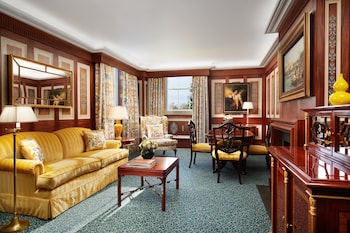 Suite (St James)
