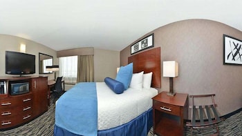 Room, 1 Queen Bed, Accessible (Roll-In Shower)