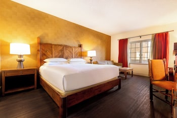 Deluxe Room, 1 King Bed, City View (Deluxe King ADA Tub)