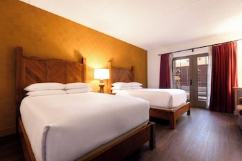 Deluxe Room, 2 Double Beds, Patio, Pool View (Pool Patio 2 Double Beds)