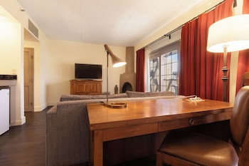 Suite, 1 King Bed (Junior Suite with Balcony and Firepla)