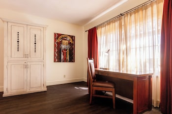 Superior Suite, 1 King Bed, Mountain View (One Bedroom King Suite)