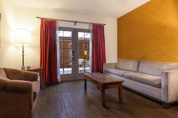 Deluxe Room, 1 King Bed, Patio, Pool View (Pool Patio King Bed Accessible)
