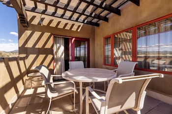 Suite, 2 Double Beds, Mountain View (One Bedroom Double Suite)