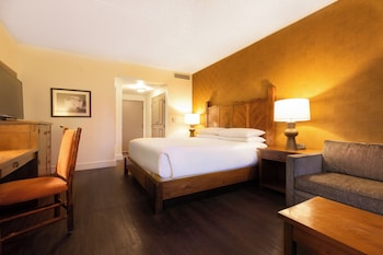 Deluxe Room, 1 King Bed, City View (Deluxe King ADA Tub)
