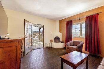 Superior Suite, 1 King Bed, Mountain View (One Bedroom King Suite)