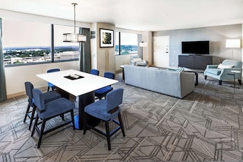 Suite, 1 King Bed (2 Rooms)