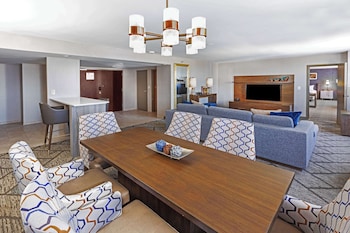 Deluxe Suite, 1 King Bed (2 Rooms)