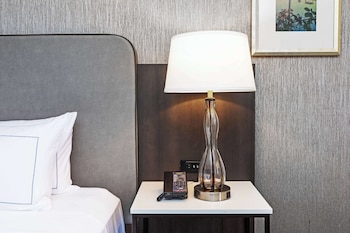 Room, 1 King Bed, River View
