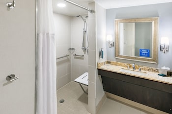Room, 2 Queen Beds, Accessible (Roll-In Shower)