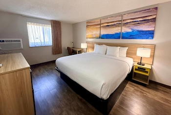1 King Bed, Third Floor, No Elevator, Non-Smoking