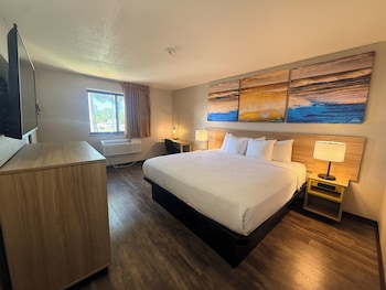 1 King Bed, Second Floor, No Elevator, Non-Smoking