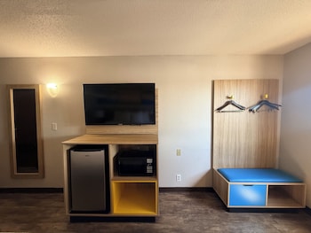 Room, 1 King Bed, Non Smoking, Ground Floor