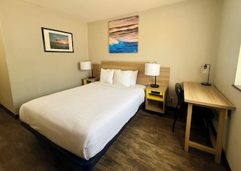 Room, 1 Queen Bed, Non Smoking, Ground Floor (Mobility, Hearing)