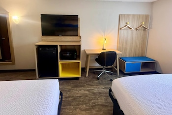 2 Queen Beds, Third Floor, No Elevator, Non-Smoking