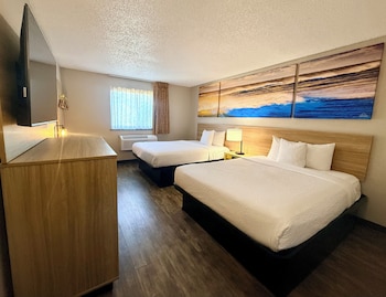 2 Queen Beds, Third Floor, No Elevator, Non-Smoking